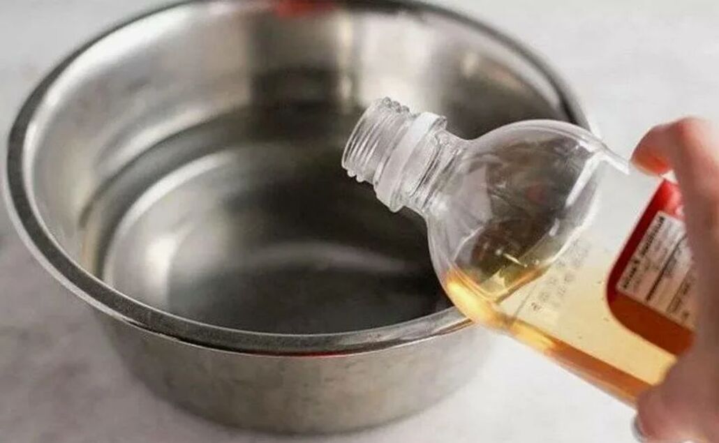 vinegar solution against fungus